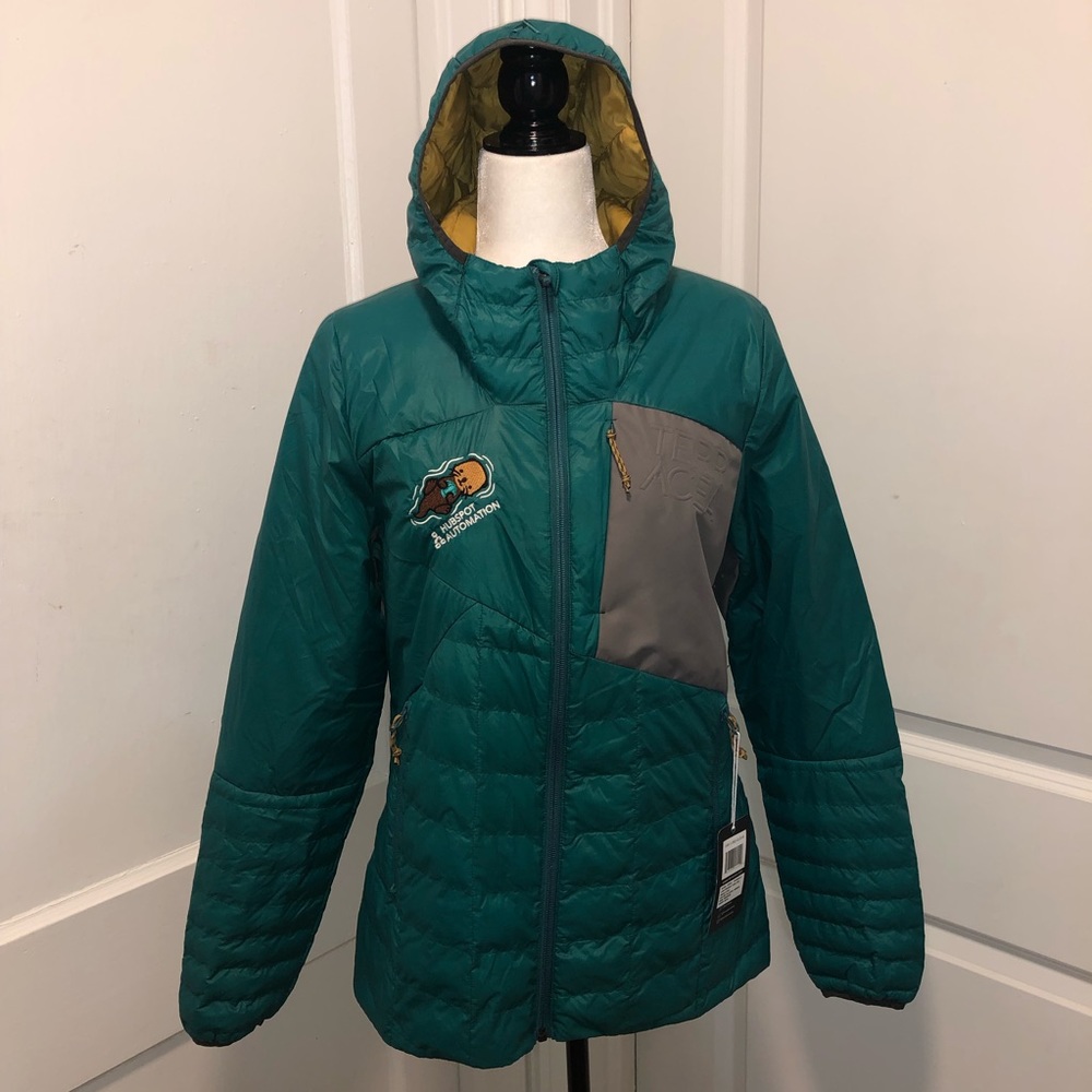 Terracea ladies NWT windbreaker raincoat size medium